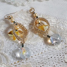 BO Bo'Soleil mont&eacute;es avec des coeurs en cristal de Swarovski, des perles nacr&eacute;es Gold et des crochets d'oreilles en Gold Filled 14 carats